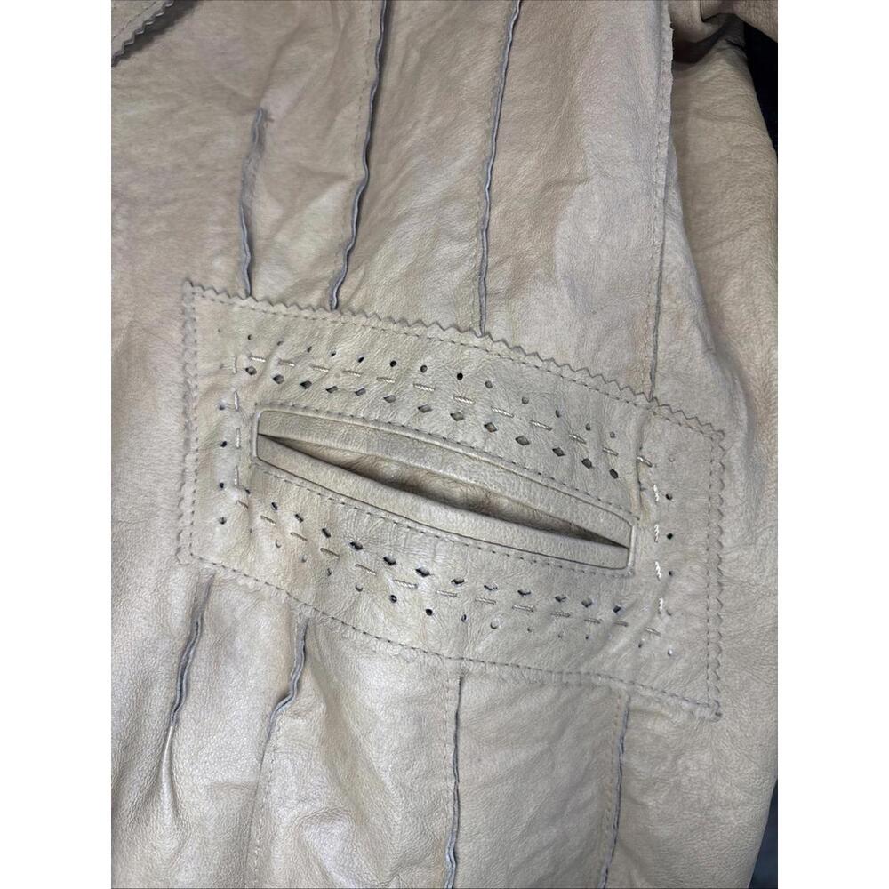 Stylish Tan Faux Leather Blazer with Leopard Print Lining - Picture 4 of 9
